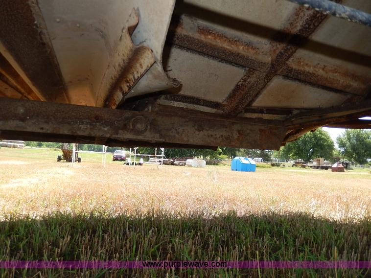 image for item I4400 1974 Fruehauf grain trailer