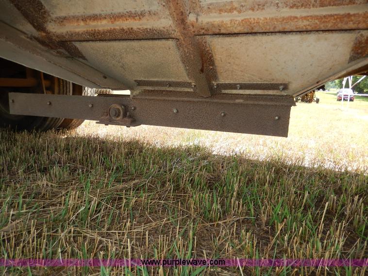image for item I4400 1974 Fruehauf grain trailer