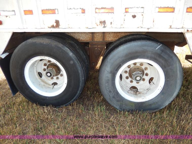 image for item I4400 1974 Fruehauf grain trailer