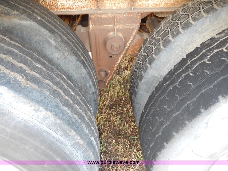 image for item I4400 1974 Fruehauf grain trailer