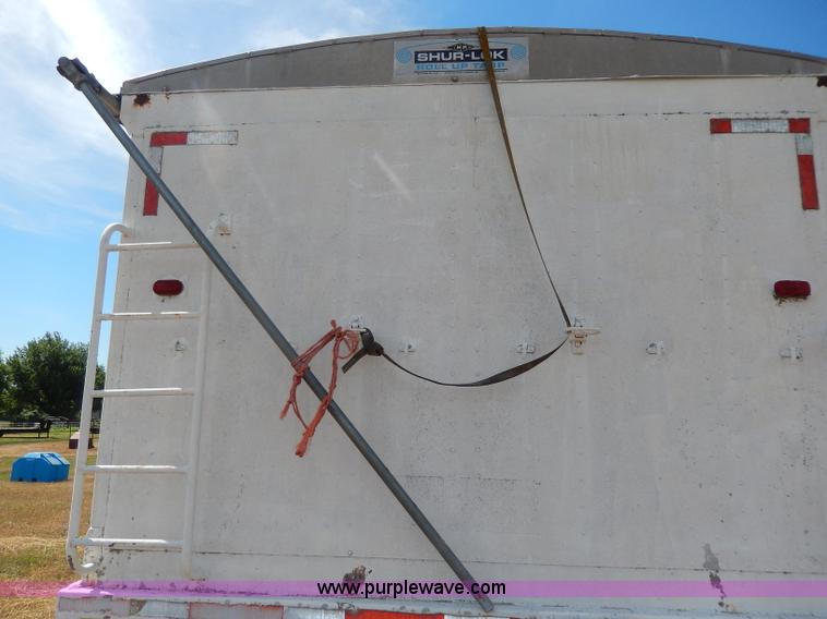 image for item I4400 1974 Fruehauf grain trailer