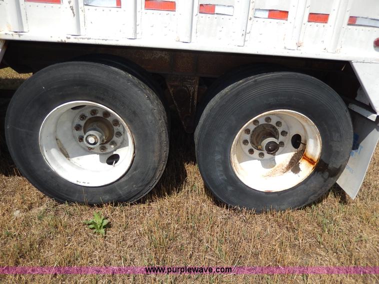 image for item I4400 1974 Fruehauf grain trailer