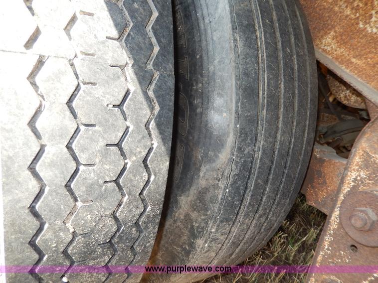 image for item I4400 1974 Fruehauf grain trailer