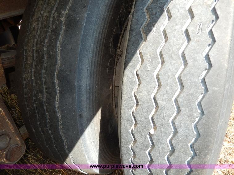 image for item I4400 1974 Fruehauf grain trailer