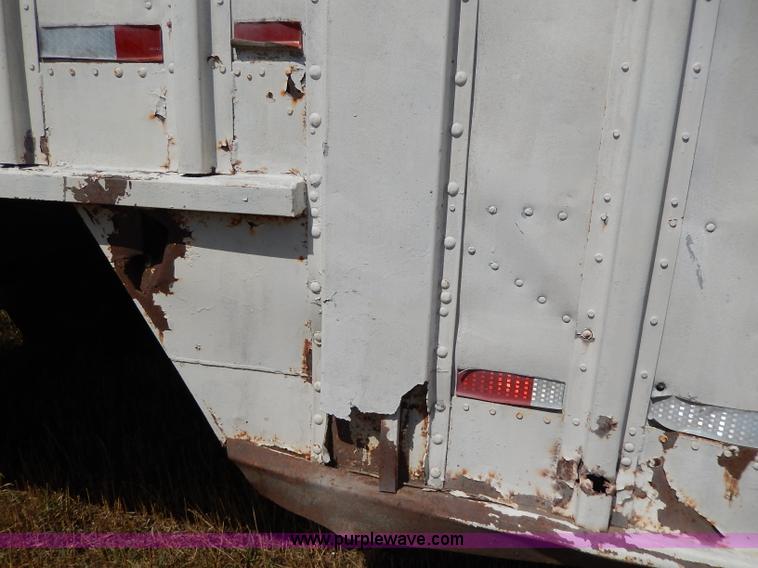 image for item I4400 1974 Fruehauf grain trailer