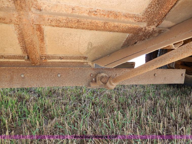 image for item I4400 1974 Fruehauf grain trailer