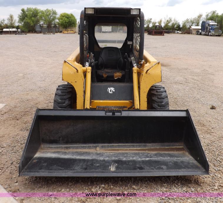 image for item I7694 2005 John Deere 317 skid steer