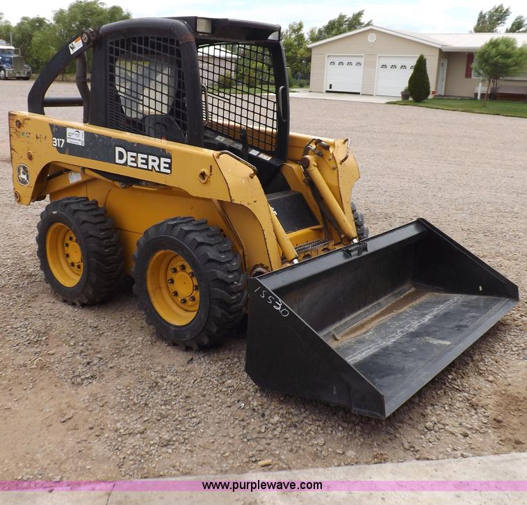 image for item I7694 2005 John Deere 317 skid steer