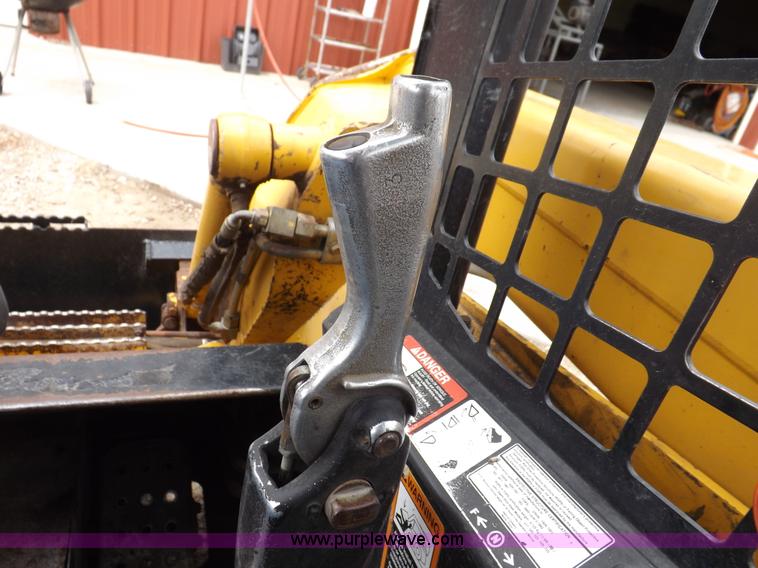 image for item I7694 2005 John Deere 317 skid steer