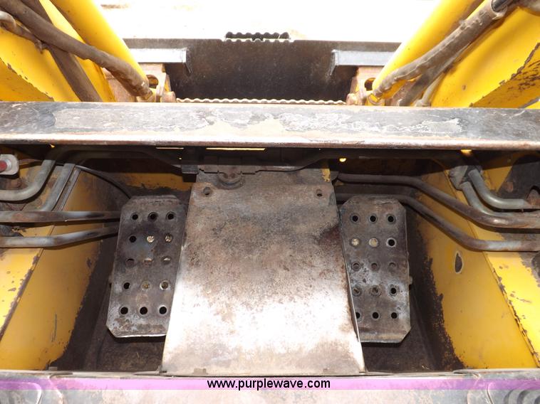 image for item I7694 2005 John Deere 317 skid steer