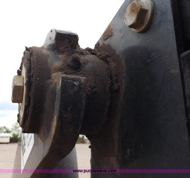 image for item I7694 2005 John Deere 317 skid steer