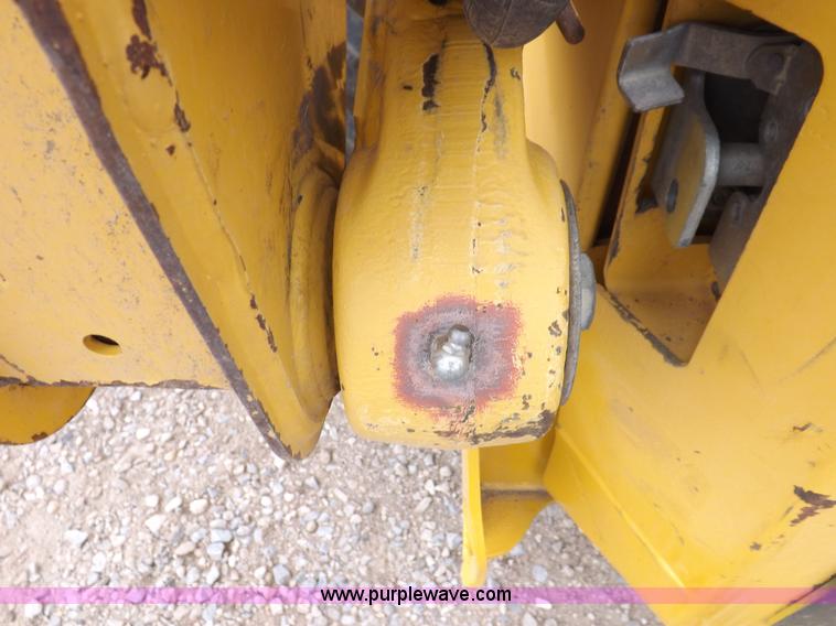 image for item I7694 2005 John Deere 317 skid steer