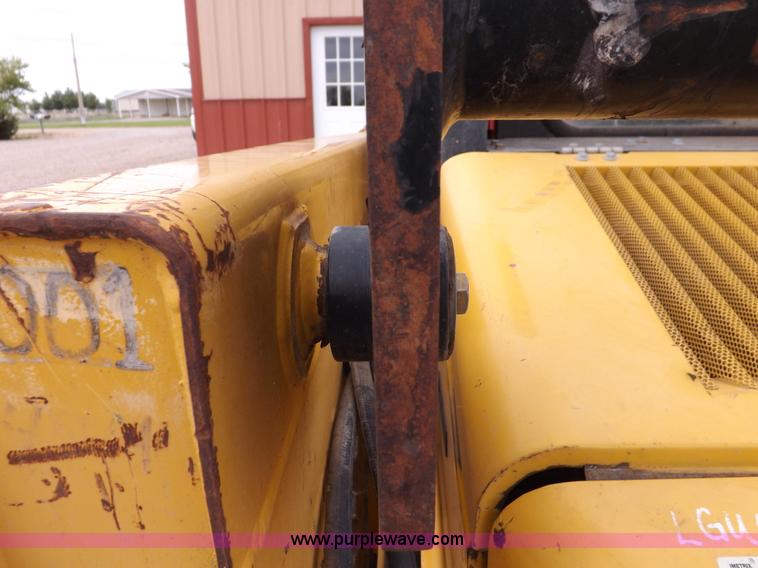 image for item I7694 2005 John Deere 317 skid steer