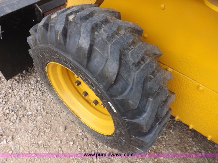 image for item I7694 2005 John Deere 317 skid steer