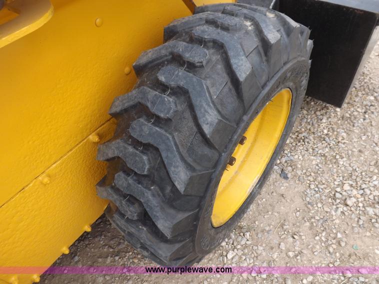 image for item I7694 2005 John Deere 317 skid steer