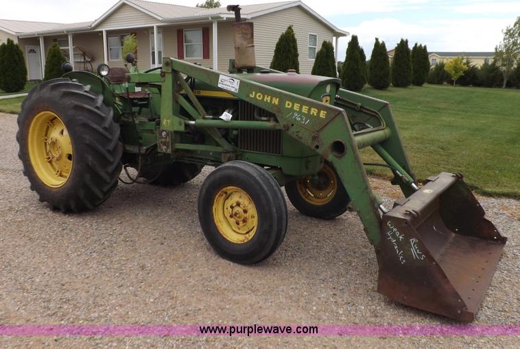 image for item I7695 1969 John Deere 2020 tractor