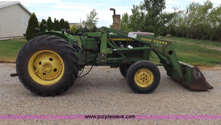 image for item I7695 1969 John Deere 2020 tractor