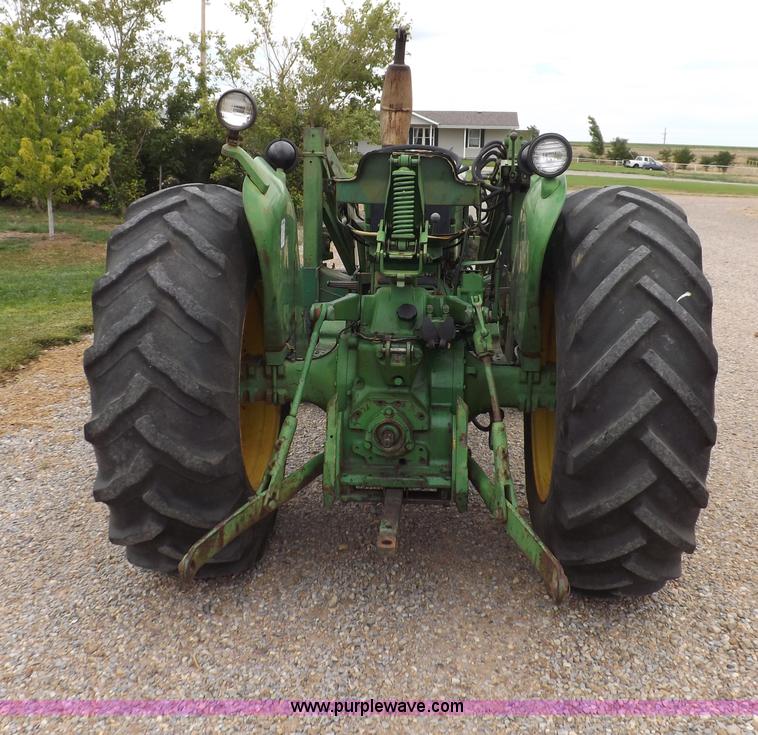 image for item I7695 1969 John Deere 2020 tractor