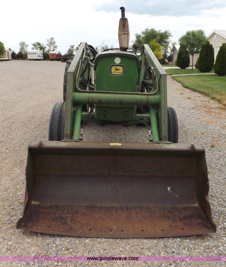 image for item I7695 1969 John Deere 2020 tractor