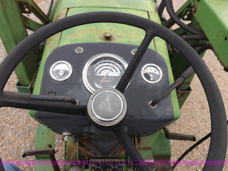 image for item I7695 1969 John Deere 2020 tractor