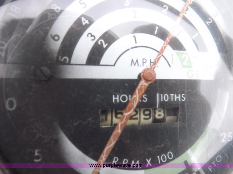 image for item I7695 1969 John Deere 2020 tractor