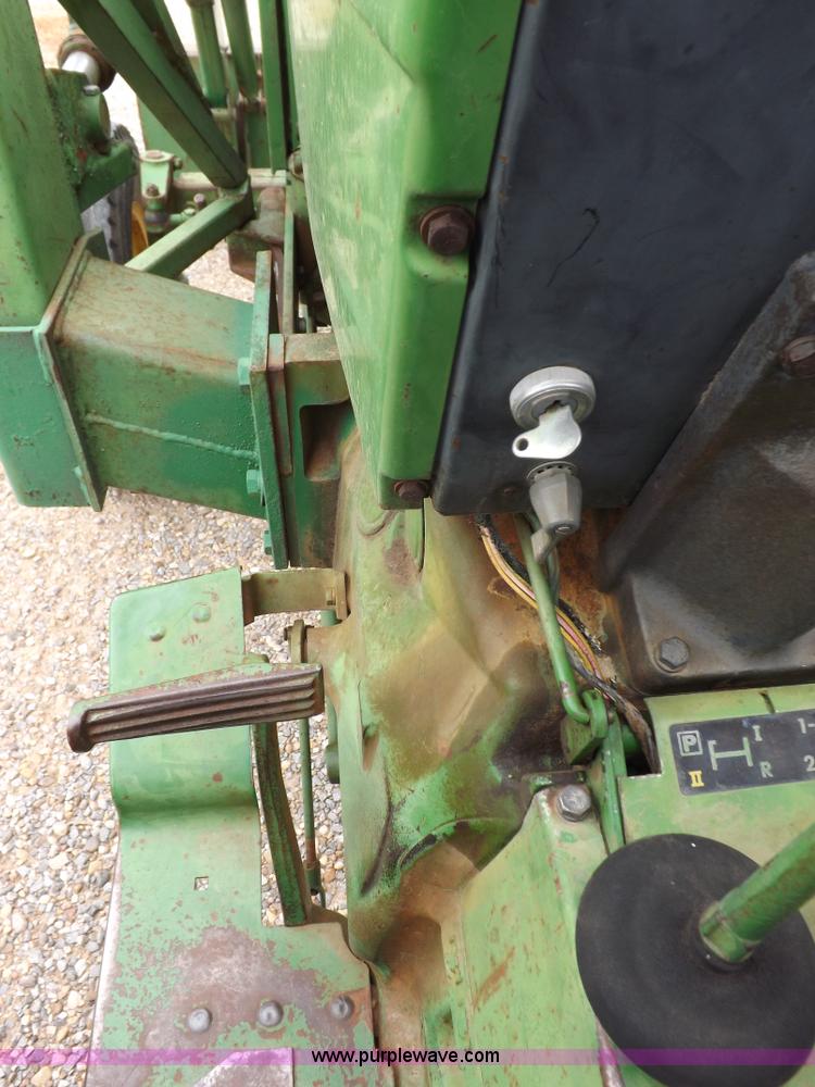 image for item I7695 1969 John Deere 2020 tractor