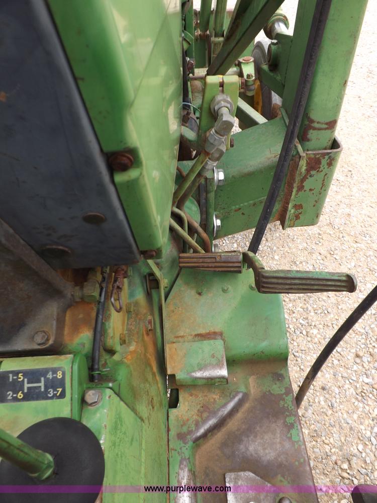 image for item I7695 1969 John Deere 2020 tractor