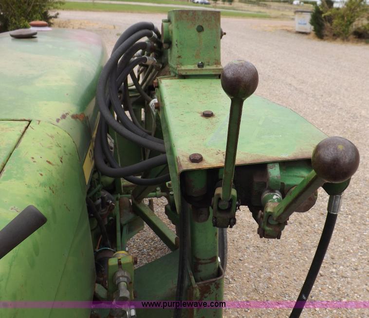image for item I7695 1969 John Deere 2020 tractor
