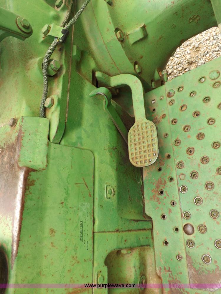 image for item I7695 1969 John Deere 2020 tractor
