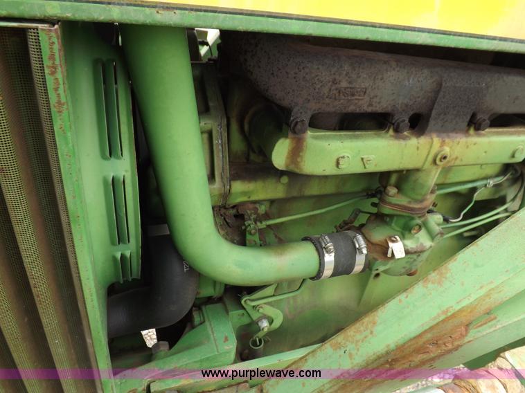 image for item I7695 1969 John Deere 2020 tractor