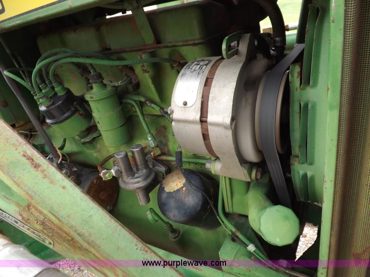 image for item I7695 1969 John Deere 2020 tractor