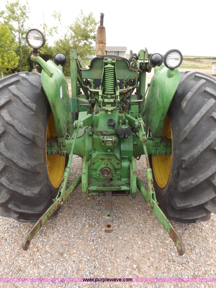 image for item I7695 1969 John Deere 2020 tractor