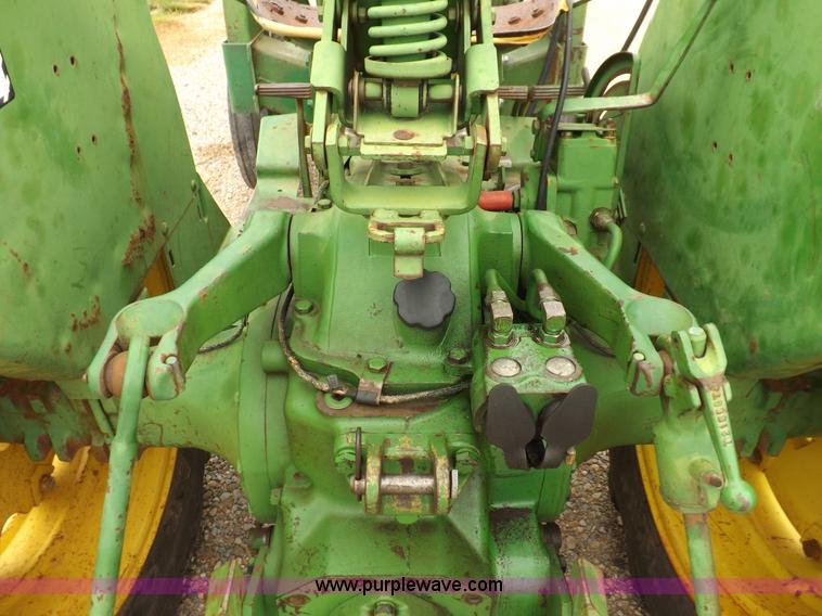 image for item I7695 1969 John Deere 2020 tractor