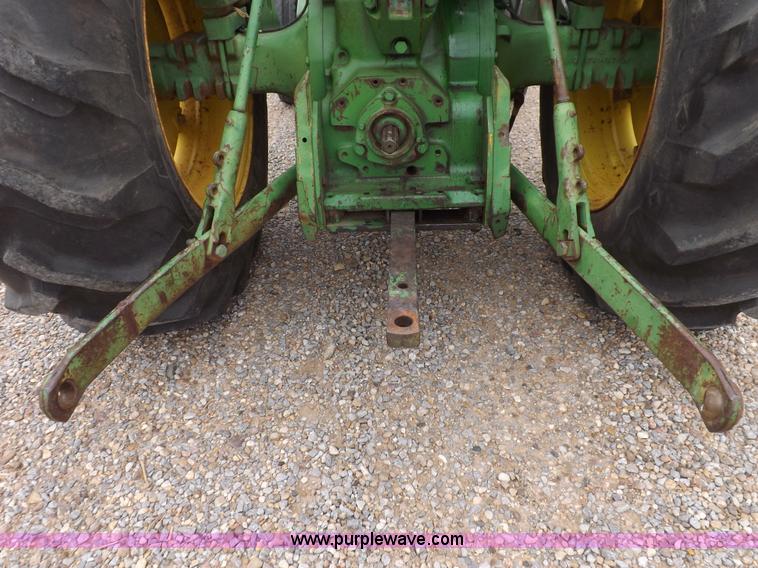 image for item I7695 1969 John Deere 2020 tractor