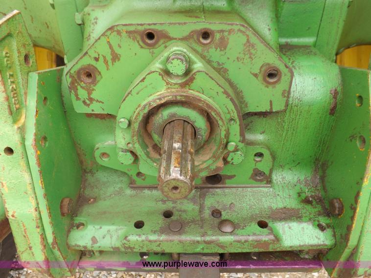 image for item I7695 1969 John Deere 2020 tractor