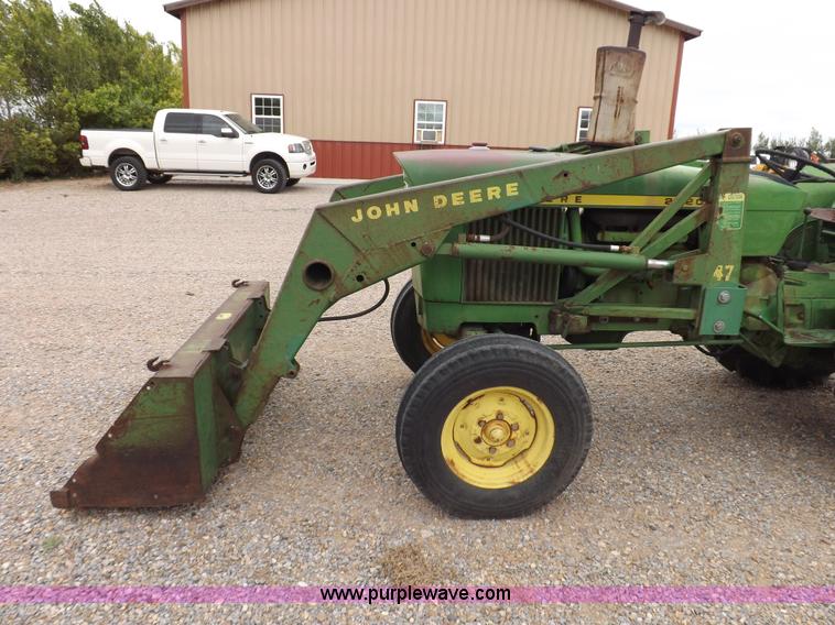 image for item I7695 1969 John Deere 2020 tractor