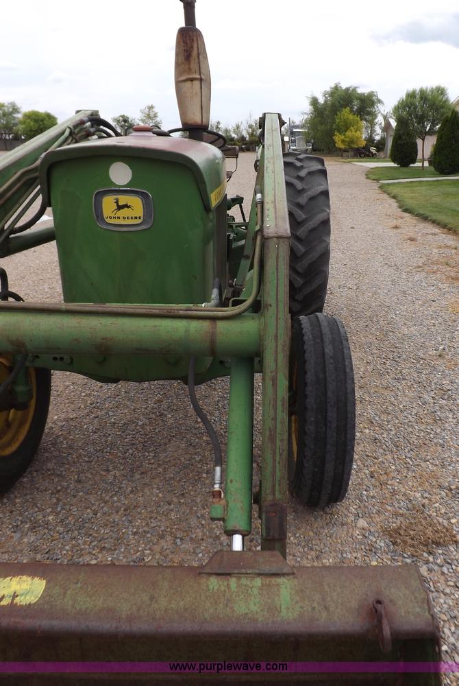 image for item I7695 1969 John Deere 2020 tractor