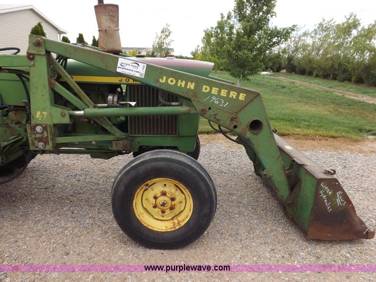 image for item I7695 1969 John Deere 2020 tractor