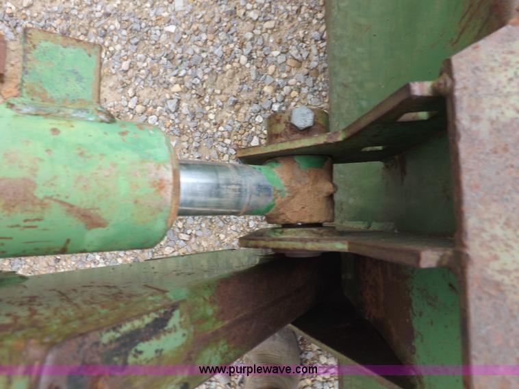 image for item I7695 1969 John Deere 2020 tractor