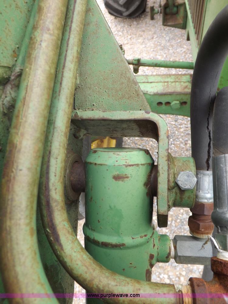 image for item I7695 1969 John Deere 2020 tractor