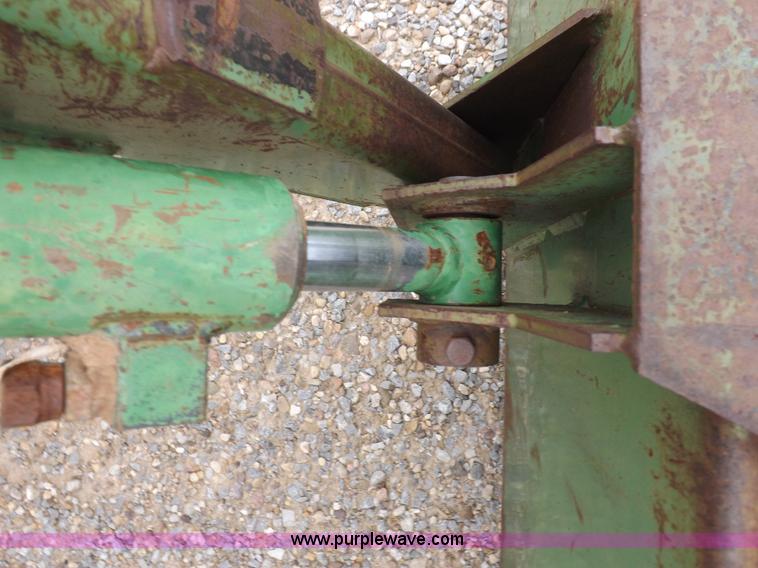 image for item I7695 1969 John Deere 2020 tractor