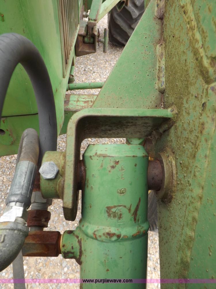 image for item I7695 1969 John Deere 2020 tractor