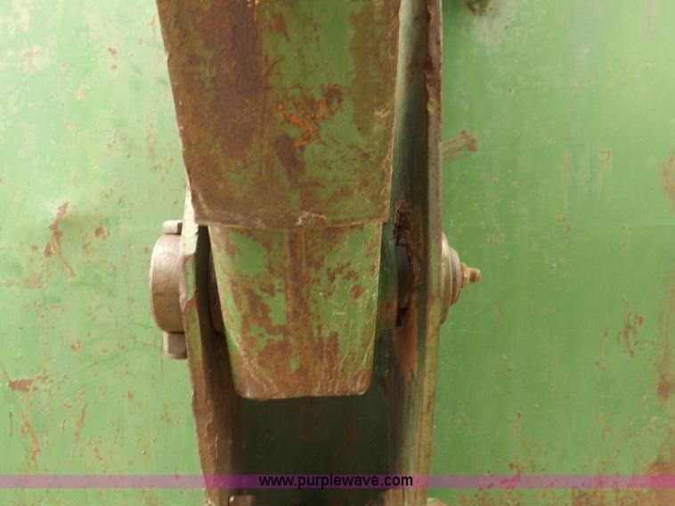 image for item I7695 1969 John Deere 2020 tractor