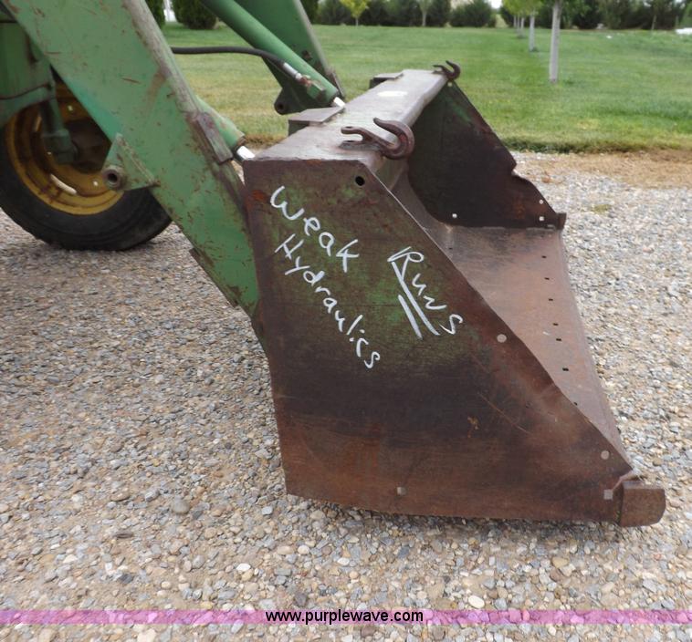 image for item I7695 1969 John Deere 2020 tractor