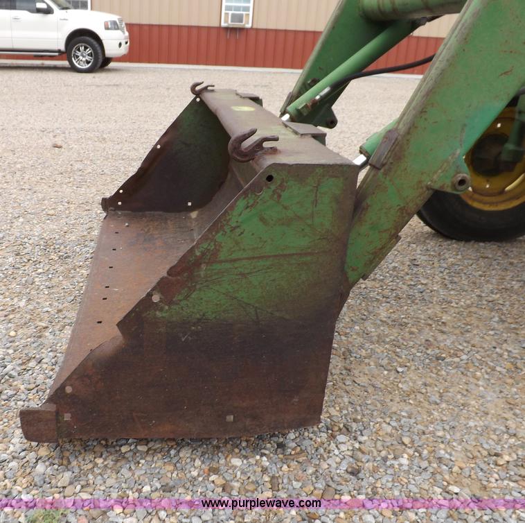 image for item I7695 1969 John Deere 2020 tractor