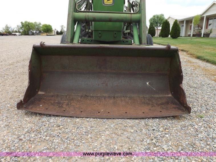image for item I7695 1969 John Deere 2020 tractor