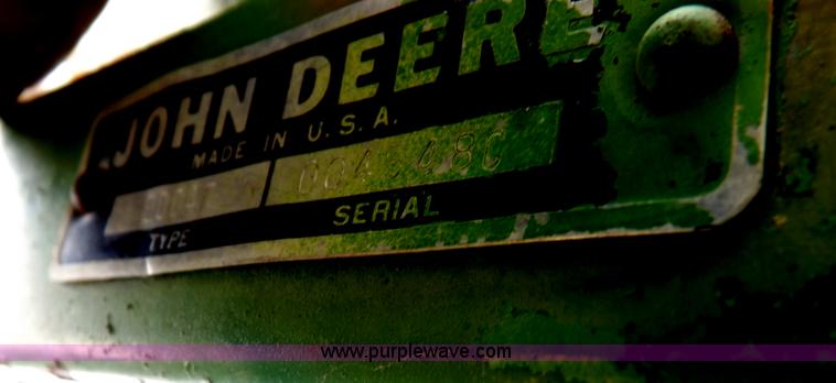 image for item I7695 1969 John Deere 2020 tractor