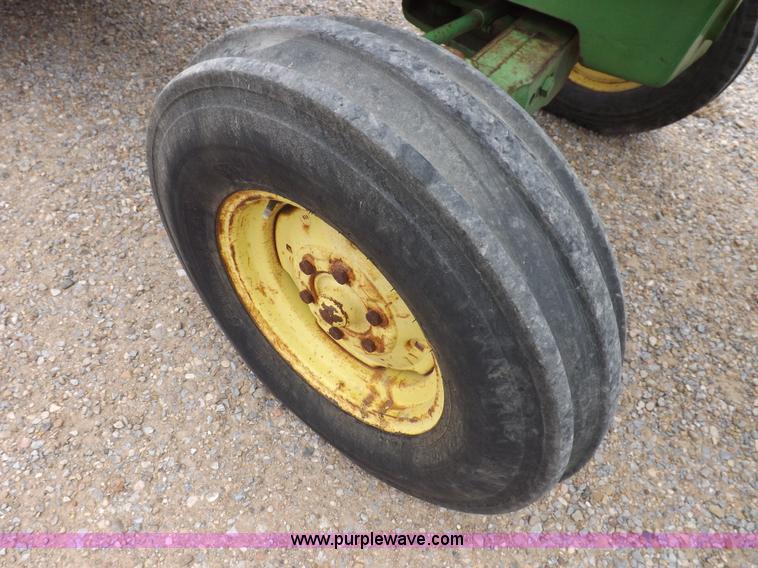 image for item I7695 1969 John Deere 2020 tractor