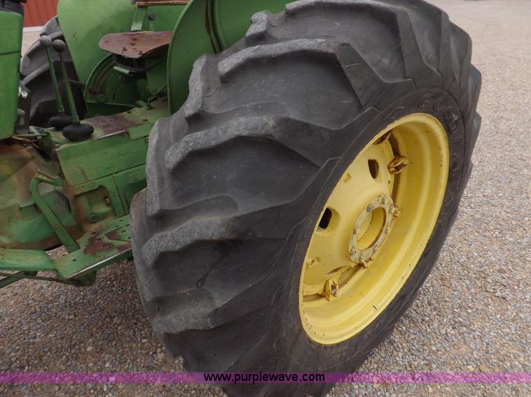 image for item I7695 1969 John Deere 2020 tractor