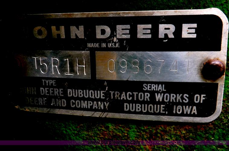 image for item I7695 1969 John Deere 2020 tractor